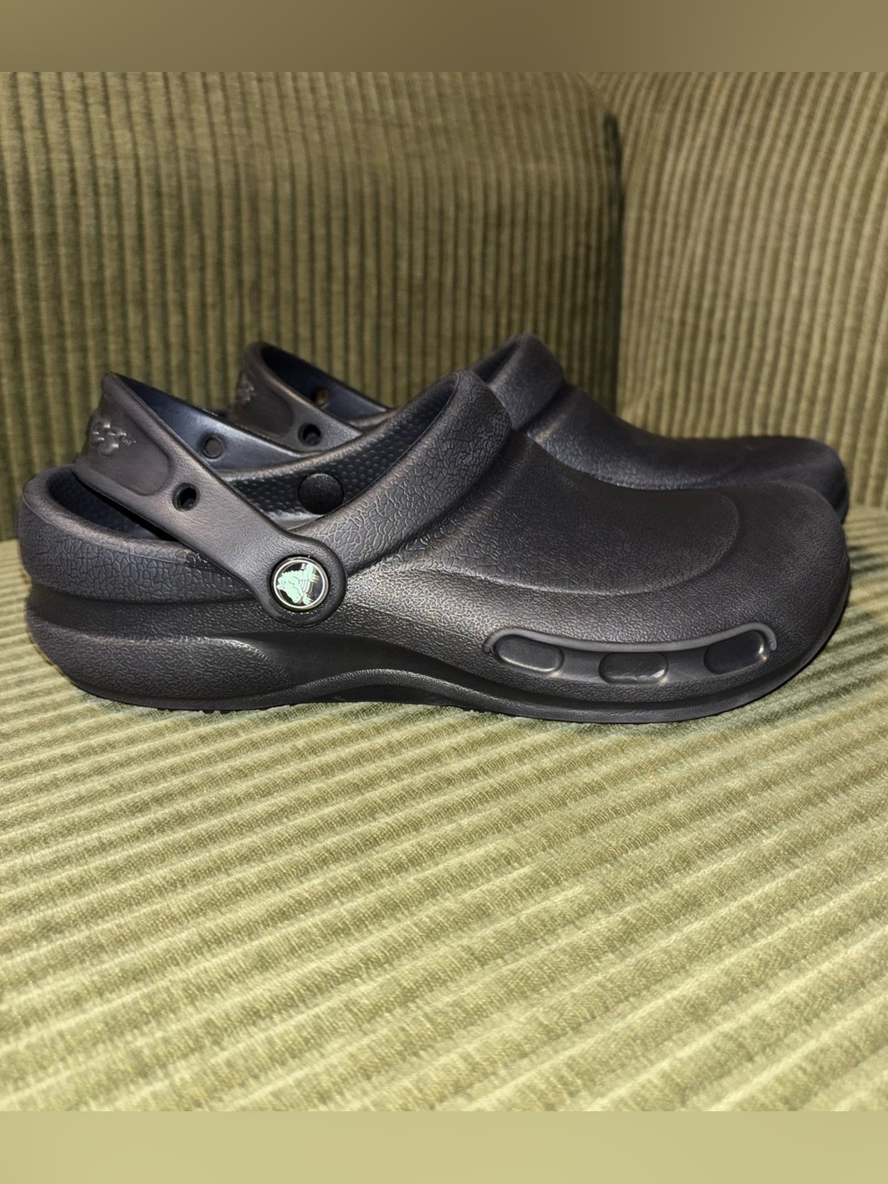Black Women’s Size 8 CROCS Clog Slip-Ons with Heel Strap EUC